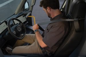 아마존, 리비안 전기 배달 밴 3만 대 돌파…2030년 10만 대 목표 순항 중 imgi 114 saftey hravmb 22