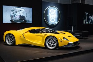 하이브리드? 패들시프트? 없다…수동 900마력 하이퍼카 등장