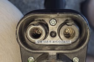 현대차그룹 전기차 DC 충전구 결함 논란…교통안전공단, 국토부에 공식 조사 요청 EP73휴게소에서 5시간 고립 배터리 온도가 올라가고 있다. 전기차 충전기 꼭 확인하고 충전하세요 확인하는데1초 그냥 꽂았다가 100만원 날아갈뻔 EV9 충전기 7 35 screenshot 7