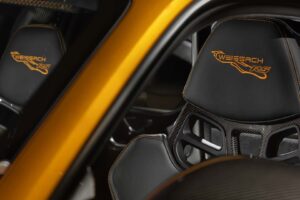 폼 미쳤네! 2년 걸려 수작업으로 제작된 