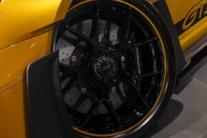 폼 미쳤네! 2년 걸려 수작업으로 제작된 