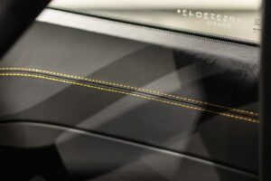 폼 미쳤네! 2년 걸려 수작업으로 제작된 