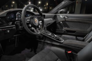 폼 미쳤네! 2년 걸려 수작업으로 제작된 