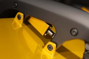 폼 미쳤네! 2년 걸려 수작업으로 제작된 