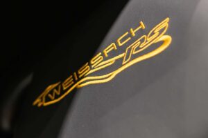 폼 미쳤네! 2년 걸려 수작업으로 제작된 