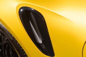 폼 미쳤네! 2년 걸려 수작업으로 제작된 