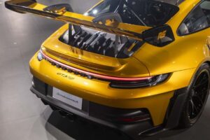 폼 미쳤네! 2년 걸려 수작업으로 제작된 