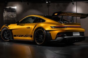 폼 미쳤네! 2년 걸려 수작업으로 제작된 