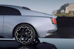 엥글러 오토모티브, 2025년형 롤스로이스 고스트 쿠페 공개... 36억원에 달하는 슈퍼 리치 상품