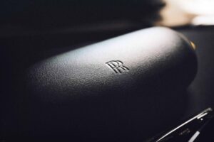 엥글러 오토모티브, 2025년형 롤스로이스 고스트 쿠페 공개... 36억원에 달하는 슈퍼 리치 상품