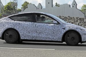 Tesla Model Y Performance side profile cornering u0dg67 5