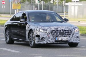 벤츠 S-클래스 대형 업그레이드 예고…2026년 고성능 S 63 변형도 출격