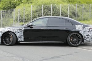 벤츠 S-클래스 대형 업그레이드 예고…2026년 고성능 S 63 변형도 출격