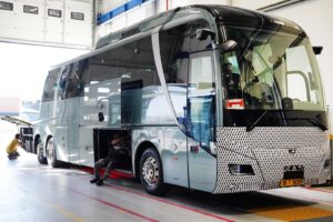 man lion s coach e prototype 2 4