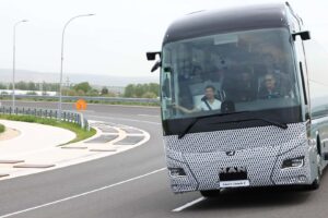 man lion s coach e prototype 1 3