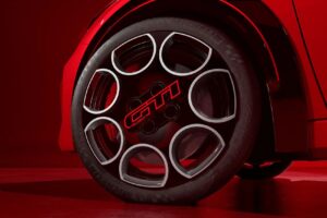 peugeot e208 gti 57 1 8