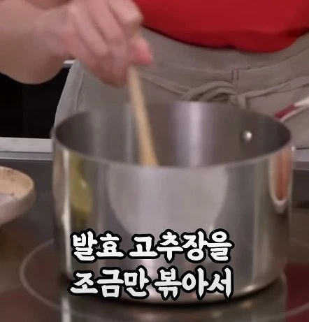 44848_00002_20250518_214504_839.jpg 외국전문가가 만든 감기에 좋은 한국음식