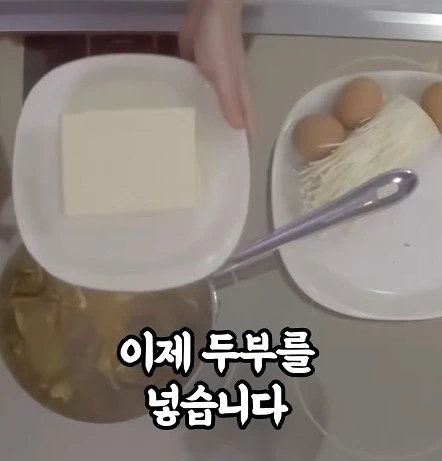 44848_00009_20250518_214504_971.jpg 외국전문가가 만든 감기에 좋은 한국음식