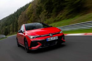 50주년을 기념하는 진짜 GTI — 폭스바겐 골프 GTI 에디션 50 공개