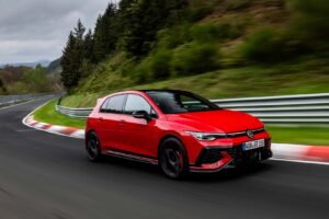 50주년을 기념하는 진짜 GTI — 폭스바겐 골프 GTI 에디션 50 공개