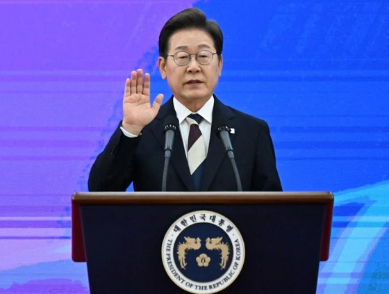 이재명 대통령이 4일 서울 여의도 국회에서 열린 제21대 대통령 취임선서식에서 취임 선서를 하고 있다. 〈사진=연합뉴스〉