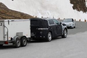 2026 genesis gv90 rocks triangular illuminated grille in new spy photos 9 6