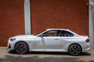 BMW M240i 카본 에디션 공개… M2보다 저렴한 ‘카본 맛집’