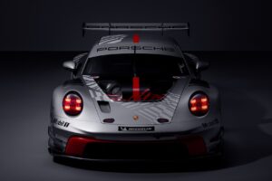 포르쉐, 내년 시즌 공략을 위한 911 레이스카 2종 공개... 공력성능 대폭 강화