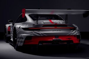 포르쉐, 내년 시즌 공략을 위한 911 레이스카 2종 공개... 공력성능 대폭 강화