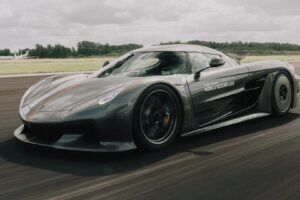 코닉세그, 소프트웨어만으로 리막 제압... 한 달 만에 세계기록 탈환