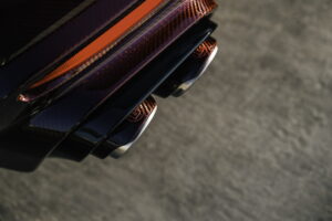 브라부스, 몬터레이 카위크서 1,000마력 ‘로켓 GTC 딥 레드’ 공개