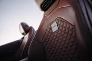 브라부스, 몬터레이 카위크서 1,000마력 ‘로켓 GTC 딥 레드’ 공개