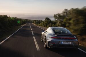 포르쉐 992.2 터보 S 등장…하이브리드 파워로 노르트슐라이페 14초 단축