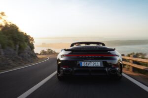 포르쉐 992.2 터보 S 등장…하이브리드 파워로 노르트슐라이페 14초 단축