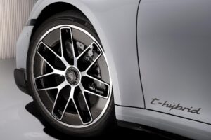 포르쉐 992.2 터보 S 등장…하이브리드 파워로 노르트슐라이페 14초 단축