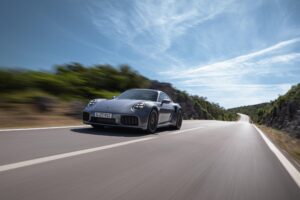 포르쉐 992.2 터보 S 등장…하이브리드 파워로 노르트슐라이페 14초 단축