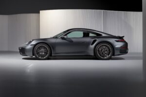 포르쉐 992.2 터보 S 등장…하이브리드 파워로 노르트슐라이페 14초 단축