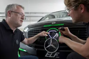 mercedes benz elf mcs charger 1400x933.jpg 2