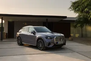 imgi 4 mercedes benz glc 400 4matic eq iaa 2025 12 1400x933.jpg 2