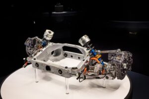 페라리 첫 전기차, 2026년 공개로 연기...1000마력 스펙 공개