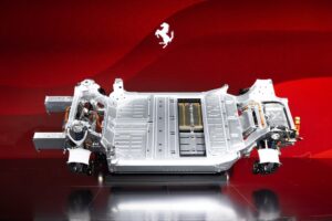 페라리 첫 전기차, 2026년 공개로 연기...1000마력 스펙 공개