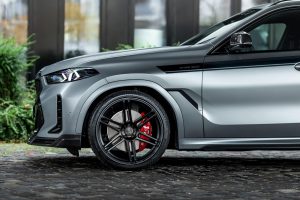 22인치 휠에 카본 풀세트, 만하르트 MHX6 500의 위협적 존재감