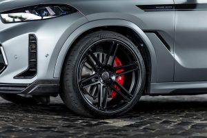 22인치 휠에 카본 풀세트, 만하르트 MHX6 500의 위협적 존재감