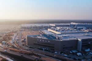 테슬라, 4680 배터리 전략 수정…사이버트럭 부진 속 모델 Y에 재투입 tesla giga berlin gigafactory gruenheide 1400x933 1 4