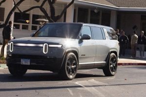 리비안 R2, 6월 고객 인도 확정…6,525만 원부터 imgi 64 Rivian R2 Ext 20 1 3