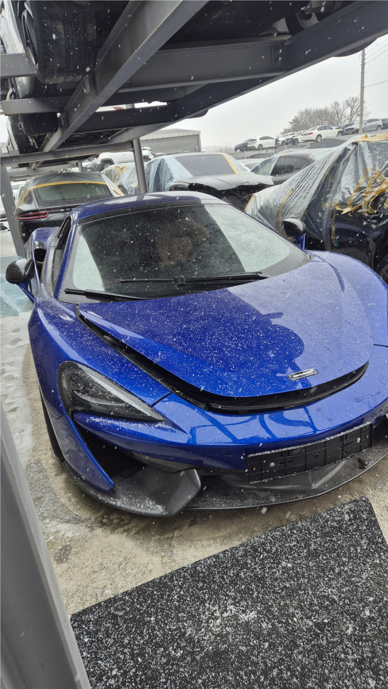 한국 폐차장에서 발견된 맥라렌 570