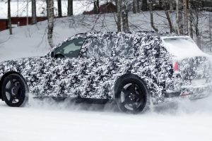 롤스로이스, 두 번째 전기차 ‘전기 SUV’ 포착... 2027년 데뷔 예고 imgi 24 New Rolls Roce electric SUV 004 3