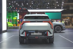 kia ev3 gt ivory silver matt motorshow static highres 05 4