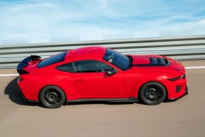 911 GT3 겨냥한 머스탱 등장, 815마력급 슈퍼차저 V8 장착한 포드의 새로운 무기