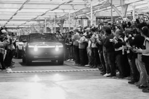 리비안 R2, 양산 전 단계 돌입… 2026년 상반기 고객 인도 목표 imgi 5 Rivian R2 Validation Builds 2